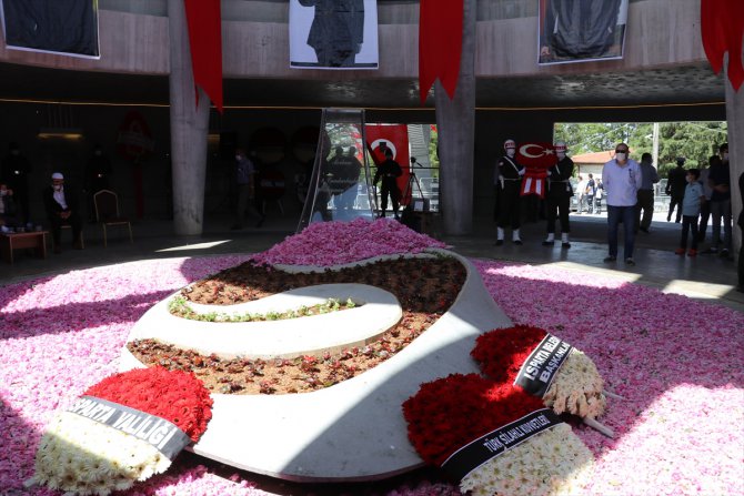 Dokuzuncu Cumhurbaşkanı Demirel mezarı başında anıldı