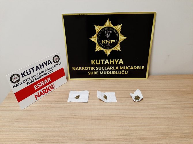Kütahya'da suçüstü yakalanan 4 uyuşturucu şüphelisinden ikisi tutuklandı