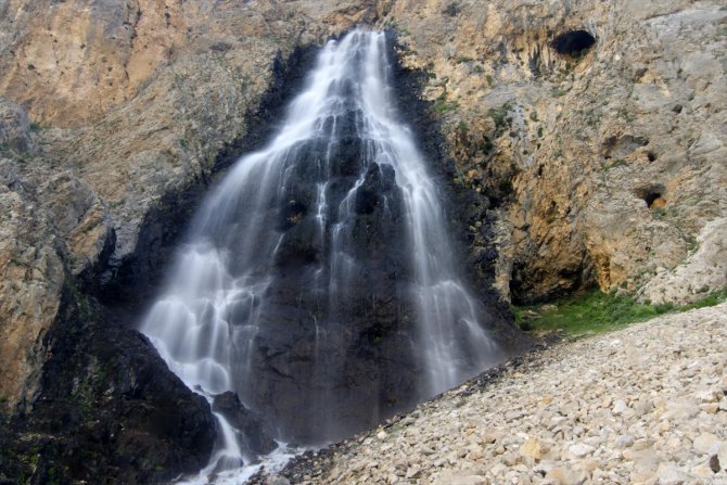 Munzur Dağları'ndaki saklı güzellik: "Dalik Şelalesi"