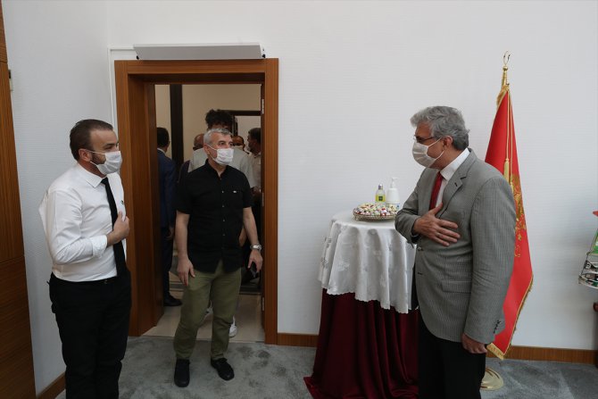 Sakarya Büyükşehir Belediye Başkanı Ekrem Yüce'den Sakaryaspor'a 100 bin liralık destek