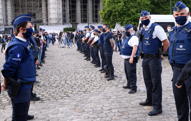 Belçika polisinden "ırkçılık" suçlamalarına karşı protesto