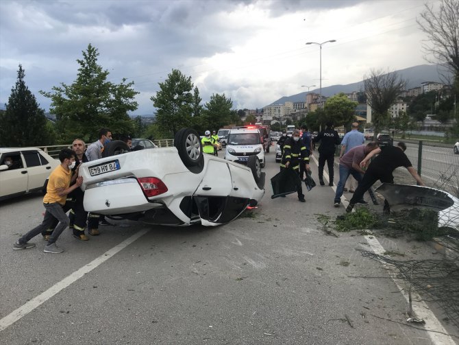 Karabük'te takla atan otomobildeki 3 kişi yaralandı