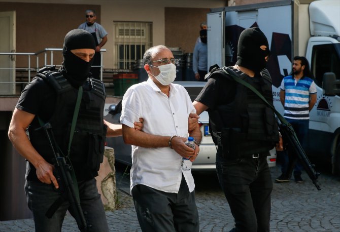 Kırmızı bültenle aranırken İzmir'de yakalanan DHKP/C üyesi, adliyeye sevk edildi