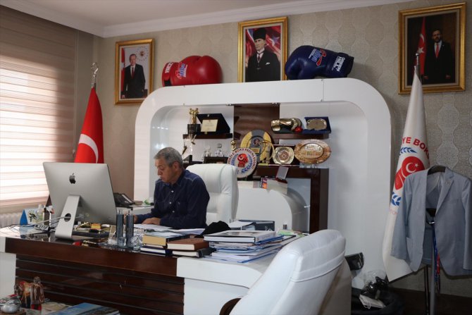 Türkiye Boks Federasyonu Başkanı Gözgeç, milli takım antrenörleriyle on-line görüştü