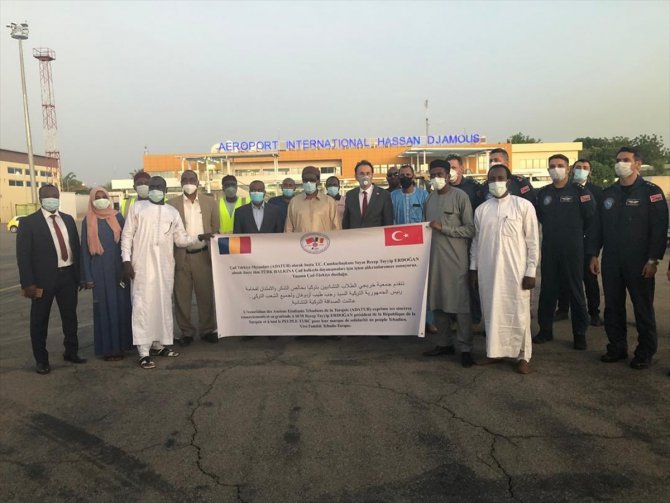 Türkiye'nin ikinci kez gönderdiği tıbbi yardım malzemelerini taşıyan uçak Çad'a indi
