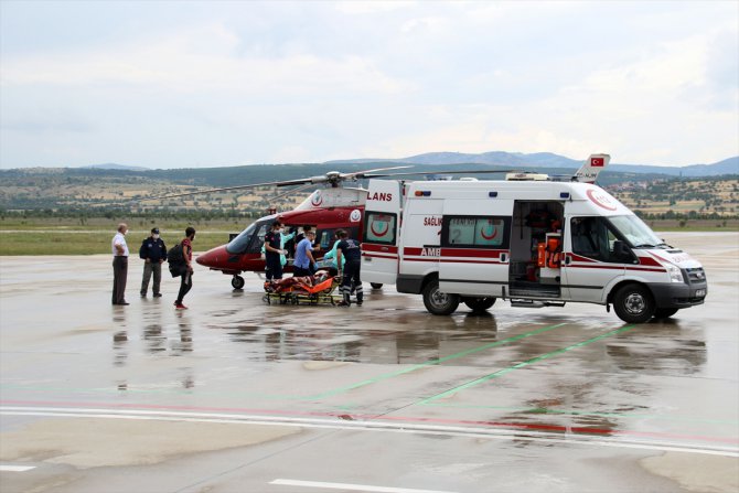 Uşak'ta kolu kopan kişi ambulans helikopterle Ankara'ya sevk edildi