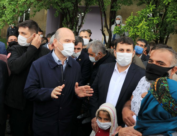 İçişleri Bakanı Soylu, depremden etkilenen Erzurum'un Çat ilçesini ziyaret etti: