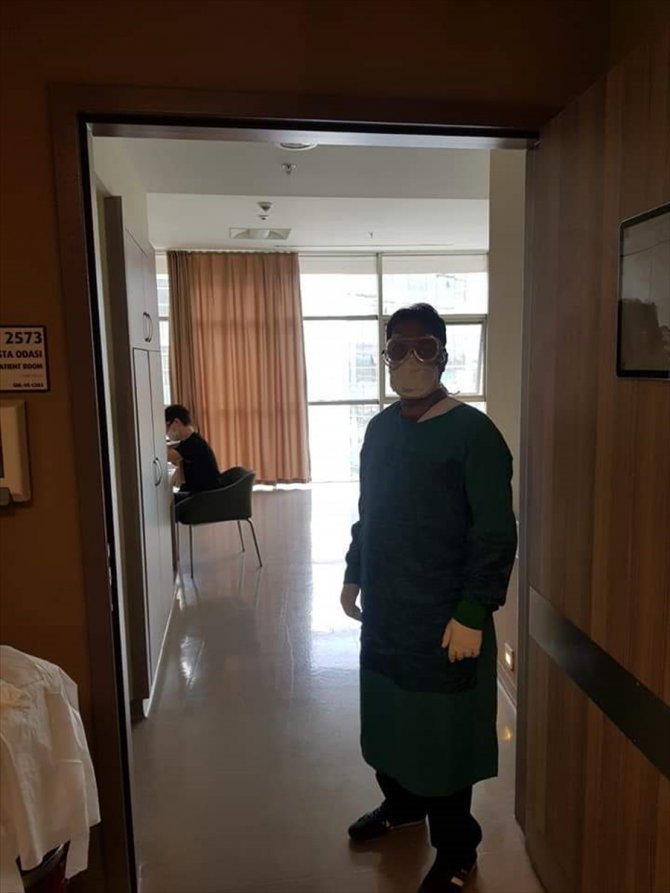 Kovid-19'lu ve karantinadaki öğrenciler LGS kapsamındaki merkezi sınava sağlıkçıların gözetiminde girdi