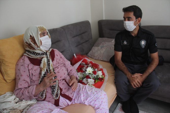 Adana'da polis, su basan hastanede boğulmaktan kurtardığı kadınla buluştu