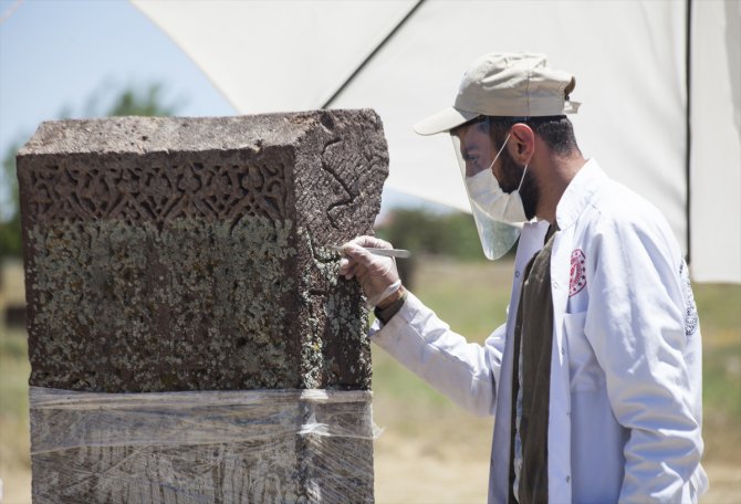 Ahlat Selçuklu Mezarlığı'nda kazı çalışmalarına başlandı