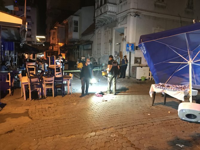 İzmir'de çıkan tartışmada 2 kişi silahla yaralandı