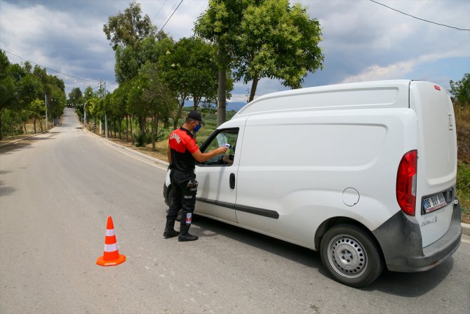 İzmir'de Kovid-19 vakalarının arttığı mahallede ek önlemler alındı