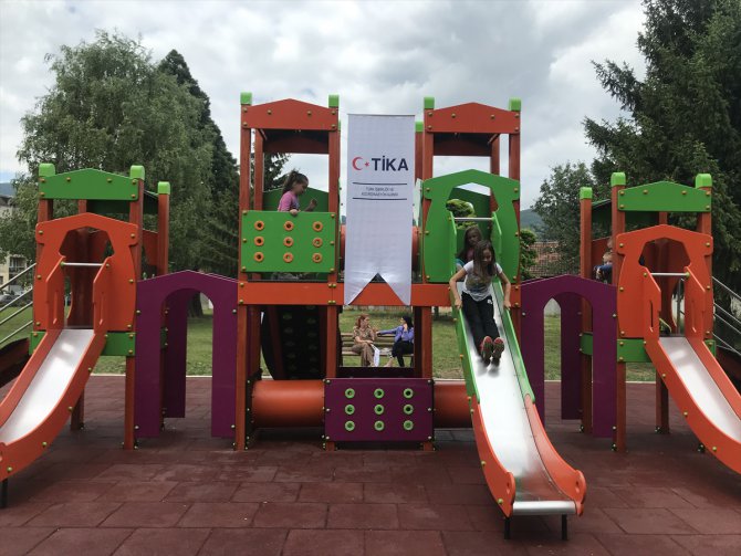 TİKA Karadağ'da oyun parkı ve yeşil alan kurdu