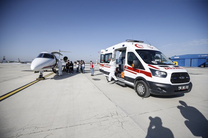 Türkmenistan'da yaşayan çocuk hasta ambulans uçakla Türkiye'ye getirildi