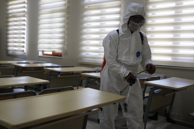 Ağrı'da YKS öncesi okullar dezenfekte edildi