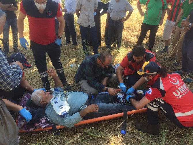 Diyarbakır'da kayalıklardan düşen kişi, ambulans helikopterle hastaneye ulaştırıldı