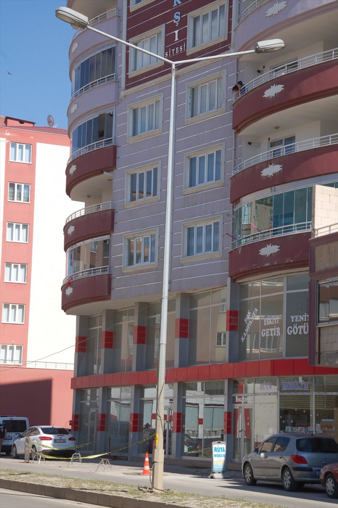 Kahramanmaraş'ta apartmanın 5. katından düşen kadın öldü