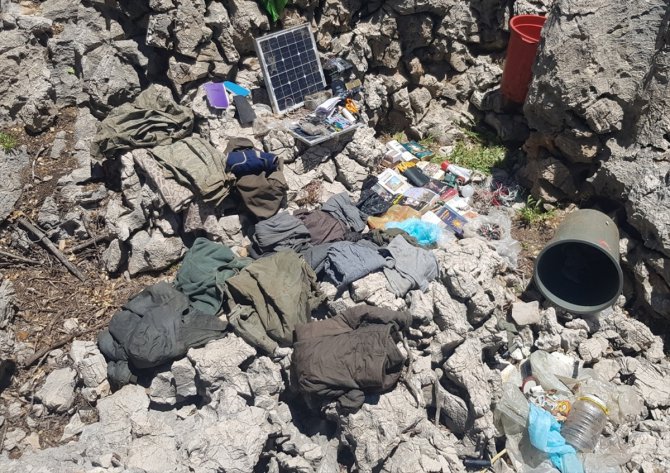 PKK'nın kış üslenmesi için hazırladığı sığınakların yerini yakalanan terörist deşifre etti
