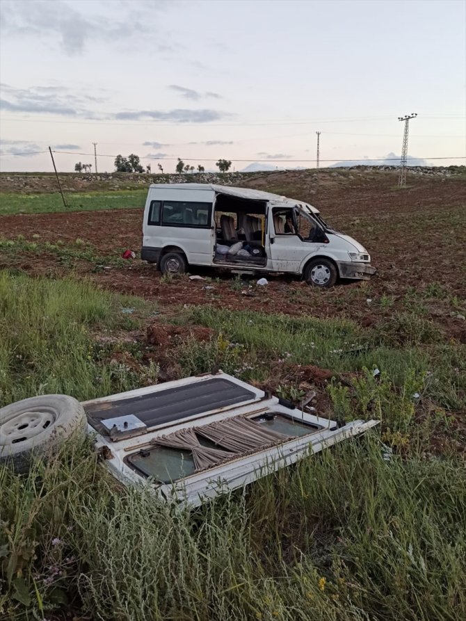 Sivas'ta minibüs devrildi: 6 yaralı