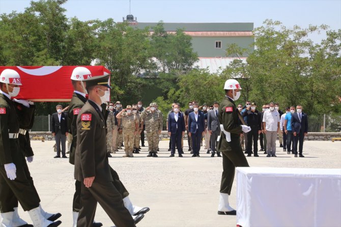 Pençe-Kaplan operasyonunda şehit düşen askerin cenazesi törenle memleketine uğurlandı