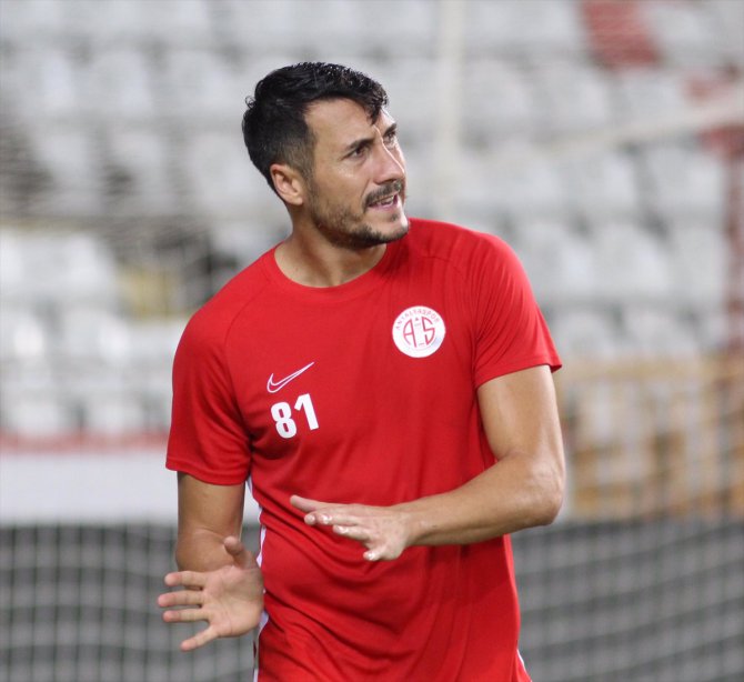 Antalyasporlu Jahovic, penaltılardan attığı gollerle "gol krallığı" yarışında iddiasını sürdürüyor