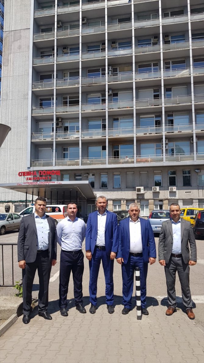 Bulgaristan'da ilahiyat liseleri hastanelere 2 bin maske bağışladı