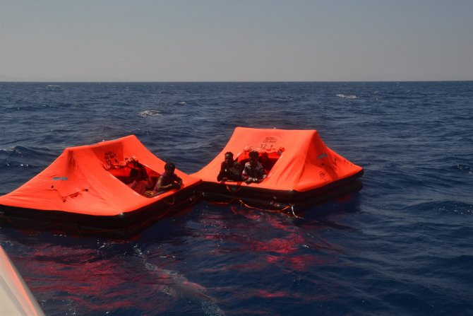Türk karasularına geri itilen 24 sığınmacı kurtarıldı