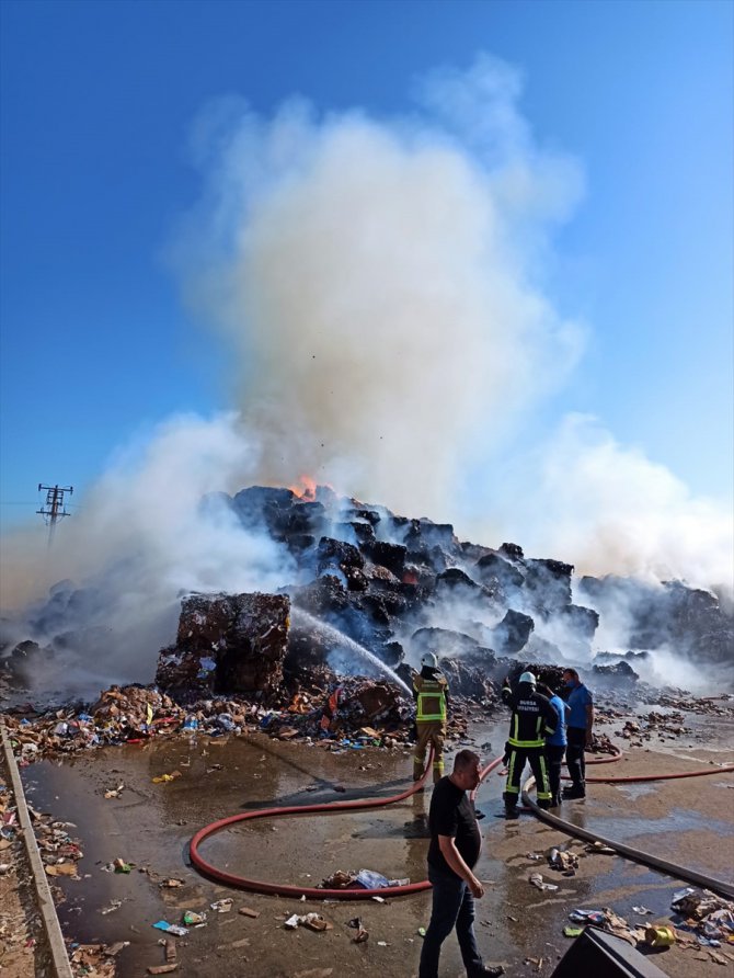 GÜNCELLEME - Bursa'da karton fabrikasında çıkan yangın kontrol altına alındı