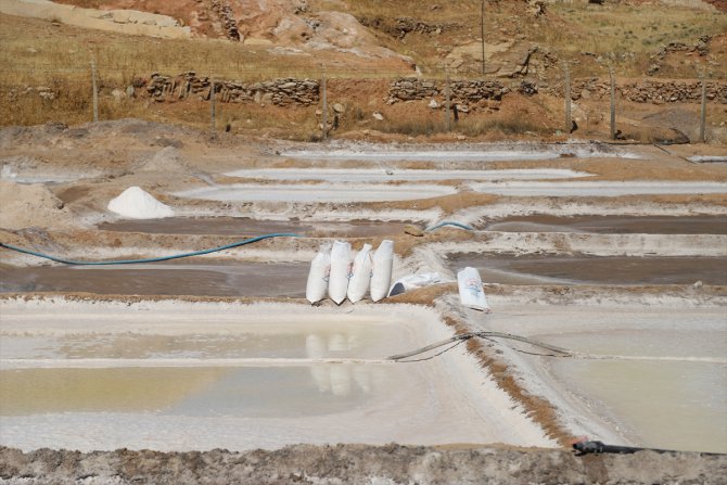 Süleymaniye'de yaklaşık 200 yıldır kaynak suyundan geleneksel yöntemlerle tuz üretiliyor