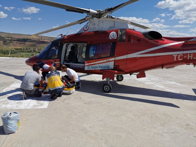 Kayseri'de ambulans helikopter, kalça eklemi kırılan kişi için havalandı