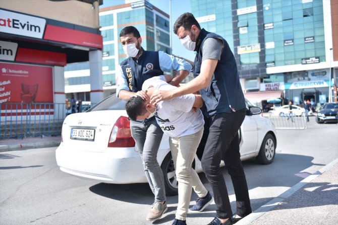GÜNCELLEME - Mersin'de Bakan Albayrak ve ailesine yönelik hakaret içerikli yorum yapan zanlı tutuklandı
