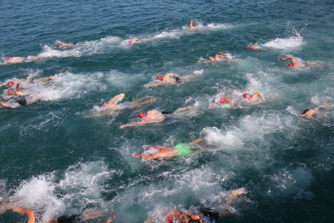Samsun'da Denizcilik ve Kabotaj Bayramı yüzme yarışı ile kutlandı