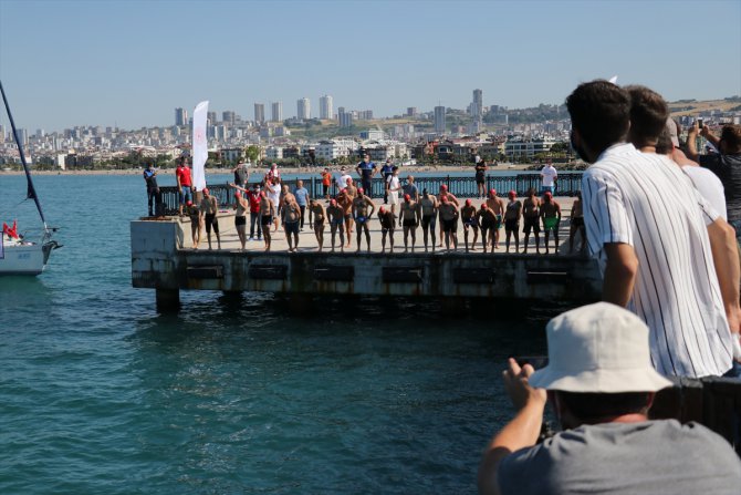 Samsun'da Denizcilik ve Kabotaj Bayramı yüzme yarışı ile kutlandı