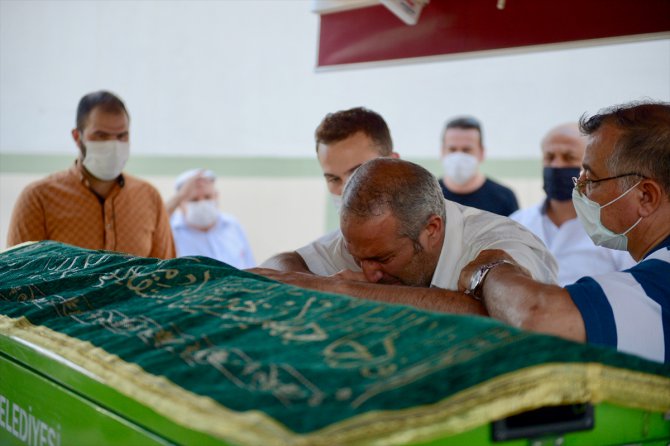GÜNCELLEME 2 - Eskişehir'de cansız bedeni sulama kanalında bulunan otizmli Yusuf'un cenazesi defnedildi