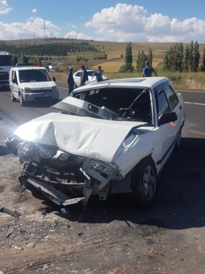 Kayseri'de otomobille tır çarpıştı: 7 yaralı