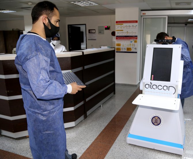 Kovid-19 hastalarının hemşire robotu "Atacan" göreve başladı