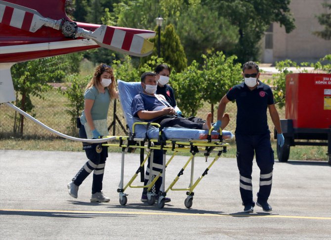 Ambulans helikopter, hızarla kolundan yaralanan kişi için havalandı