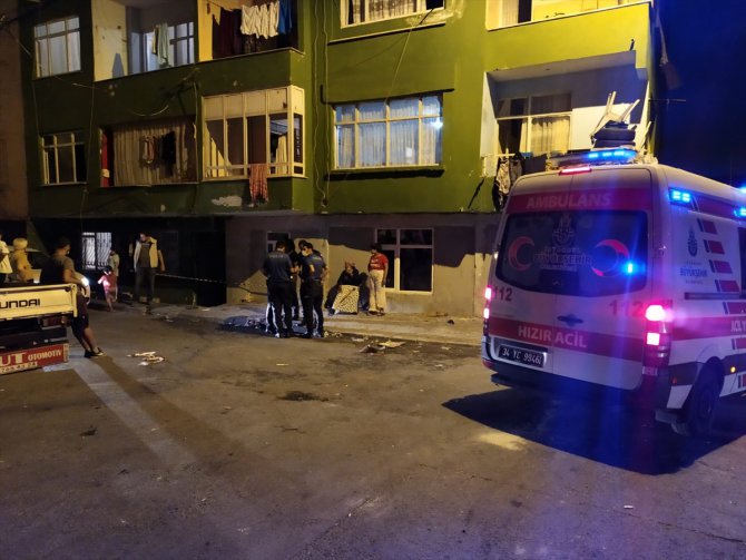 Esenler'de bir apartman merdiveninin çökmesi sonucu bir kişi yaralandı