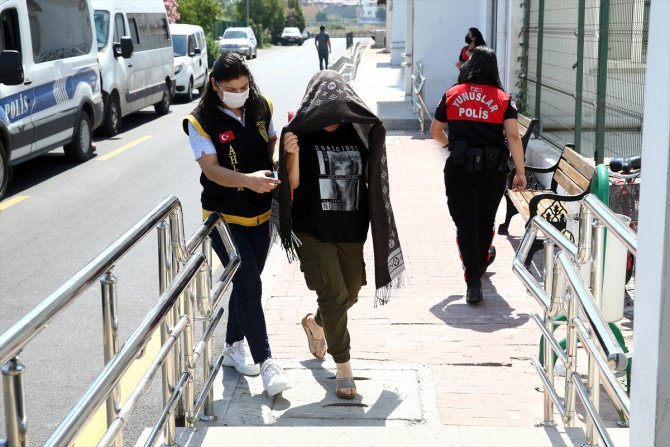 Adana'daki fuhuş operasyonunda gözaltına alınan zanlılardan 11'i tutuklandı