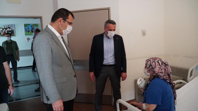 AK Parti'li Yavuz, havai fişek fabrikasındaki patlamada yaralananları ziyaret etti