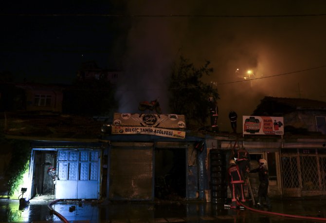 Ankara'da iş yerinde çıkan yangın hasara neden oldu