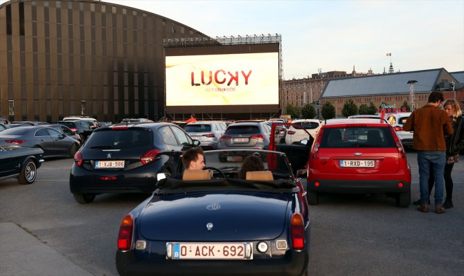 Brüksel'de açık havada arabalı sinema keyfi