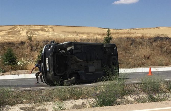 Kırıkkale'de minibüs devrildi: 5 yaralı