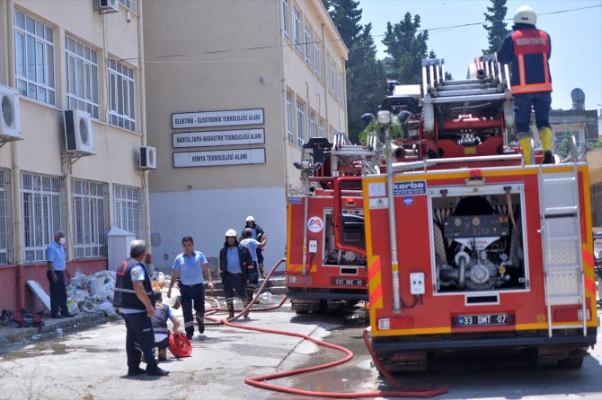 Mersin'de lisenin kimya laboratuvarındaki patlamada 2 öğretmen yaralandı