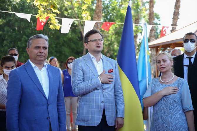 Ukrayna Dışişleri Bakanından Antalya'daki Kovid-19 tedbirlerine övgü: