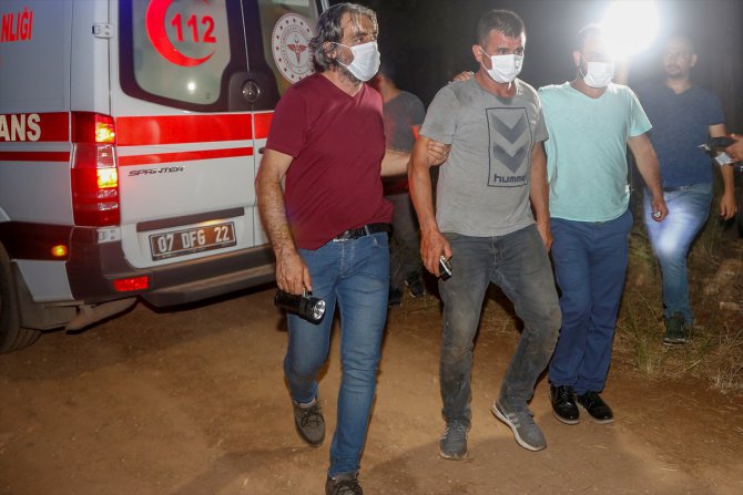 GÜNCELLEME - Antalya'da mağarada mahsur kalan 3 kişi kurtarıldı