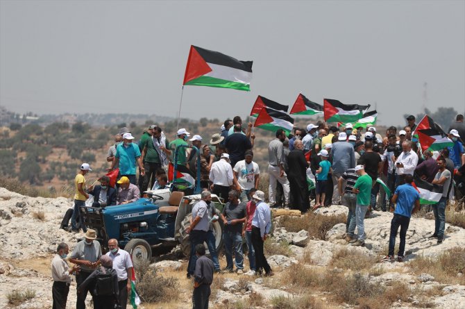 Filistinlilerden İsrail’in Yahudi yerleşim birimi inşa faaliyetlerine karşı gösteri