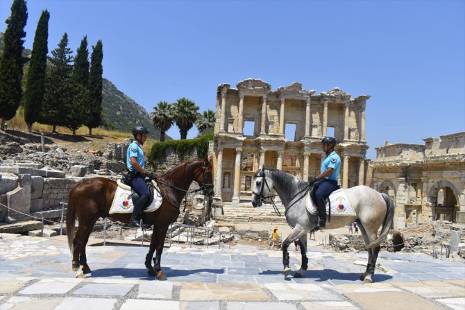 Efes Antik Kenti'nin güvenliği atlı jandarmaya emanet