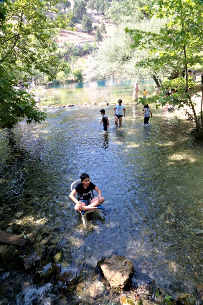Kahramanmaraş'ın "gizemli gölü" sıcaktan bunalanları serinletiyor