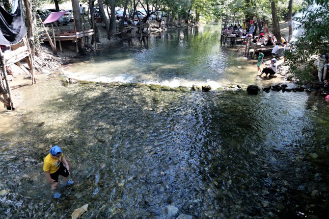 Kahramanmaraş'ın "gizemli gölü" sıcaktan bunalanları serinletiyor